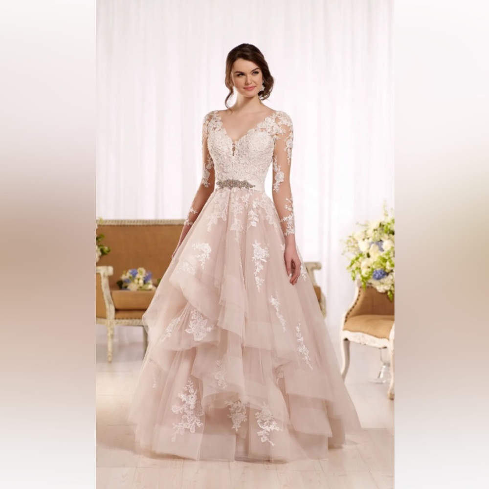 Designer Essence of Australia Princess Lace Sequin Wedding Ballgown Size 10